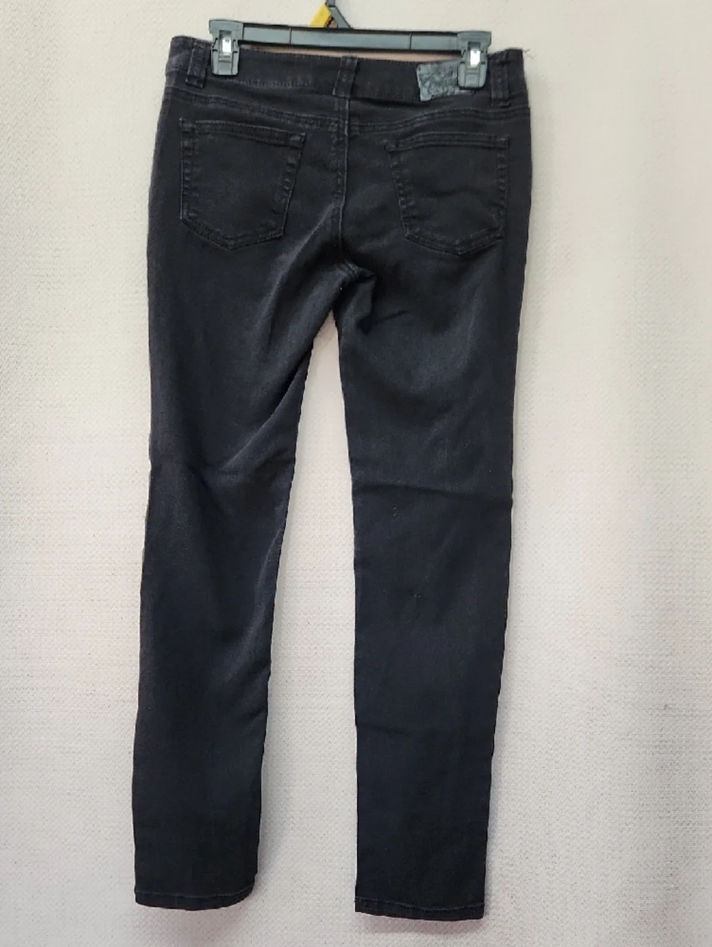 🚨2/$25 or 5/$50🚨Paris Blues Women’s Black Skinny Jeans - Picture 2 of 3